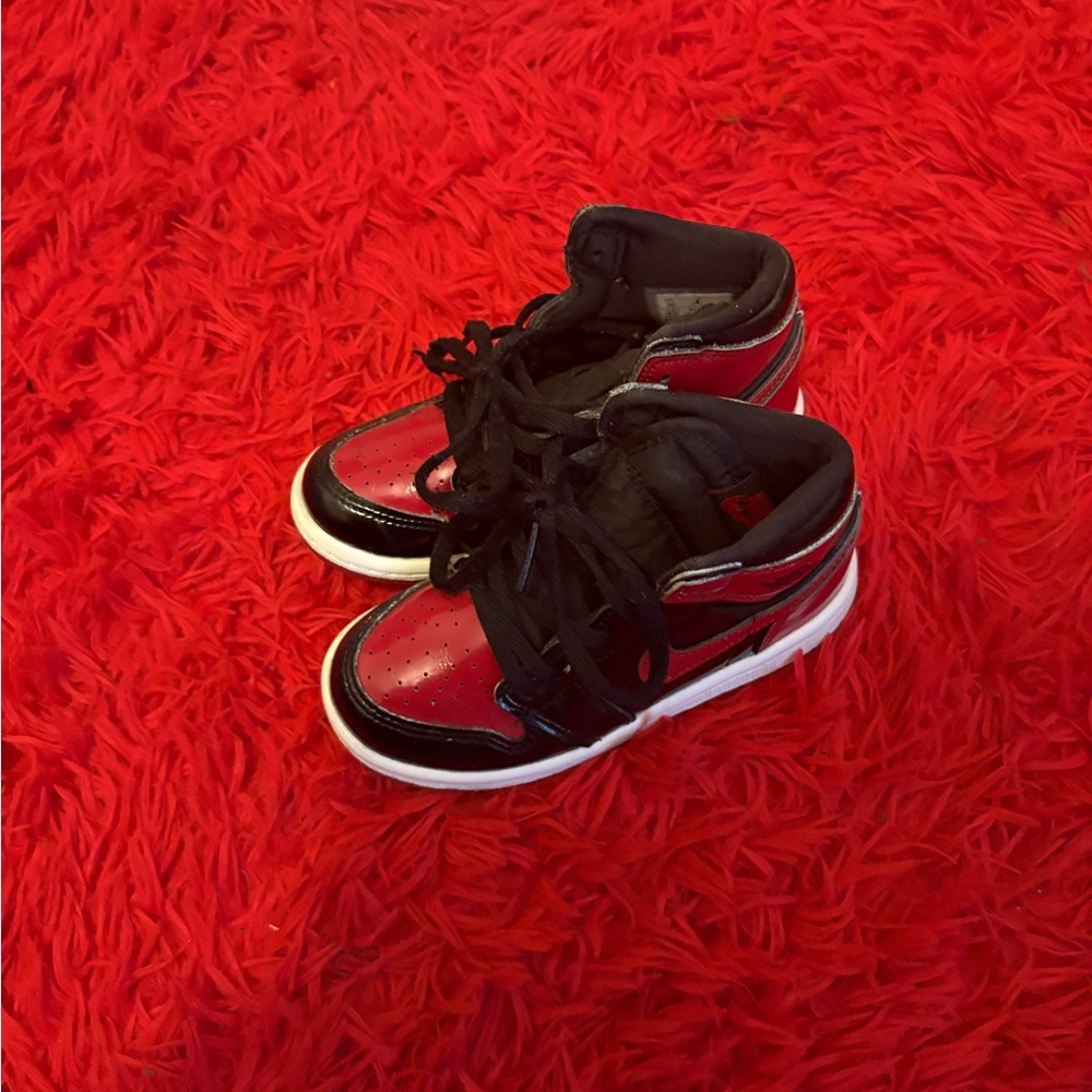 Jordan Kids Sneakers in Red and Black
